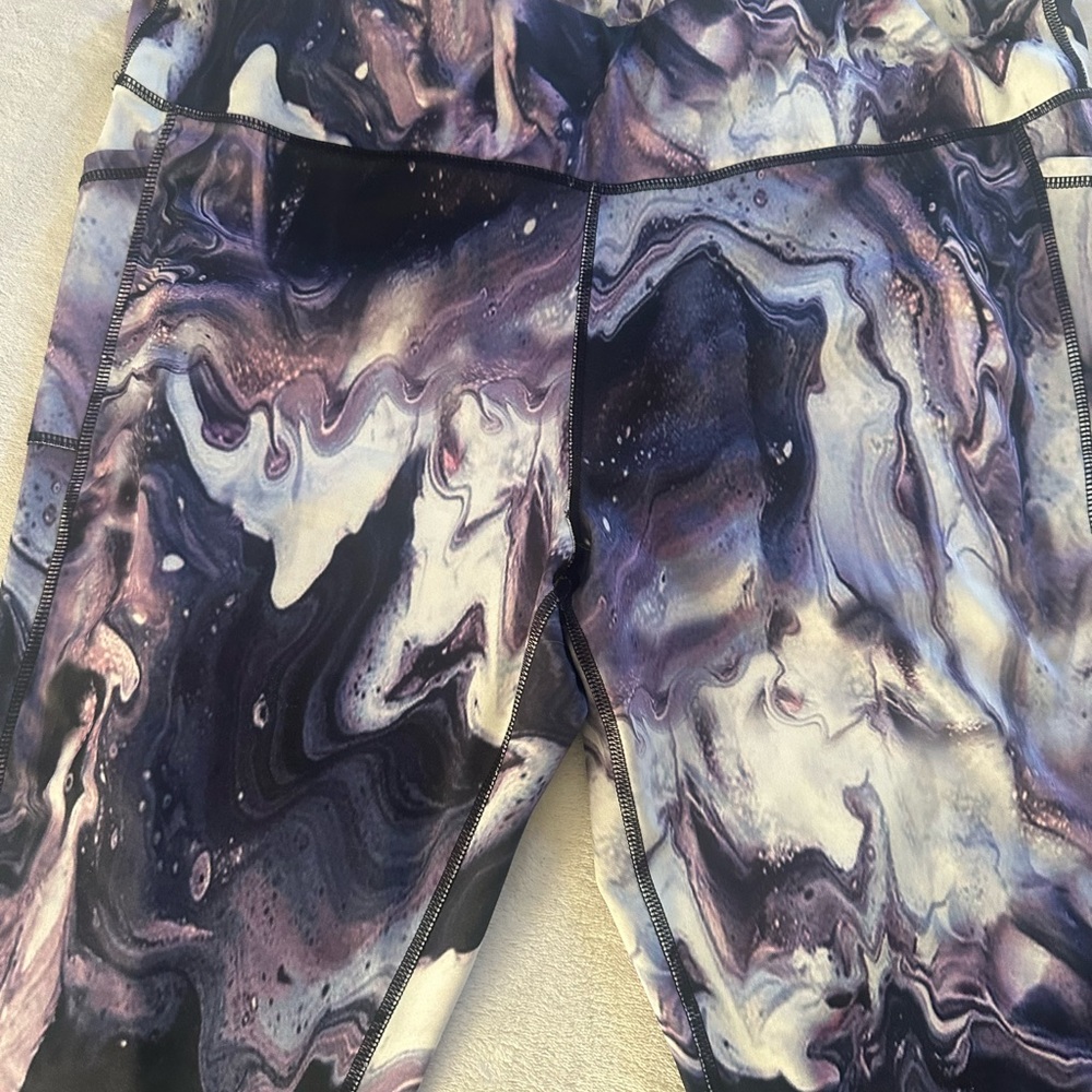 Women's Abstract Print Capris
